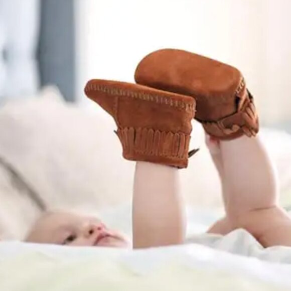 Minnetonka Infant's Front Strap Bootie baby moccasins - Picture 5 of 8